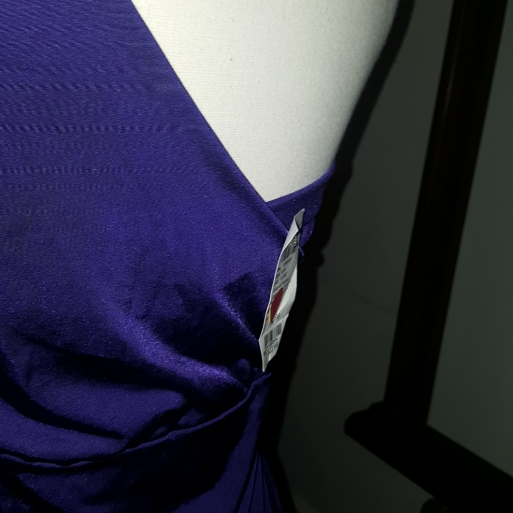 Dress - Picture 3 of 3